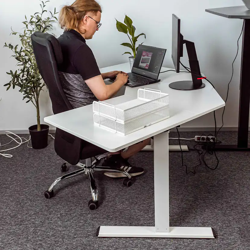 Hörnskrivbord Lykke M100 Höj- och sänkbart