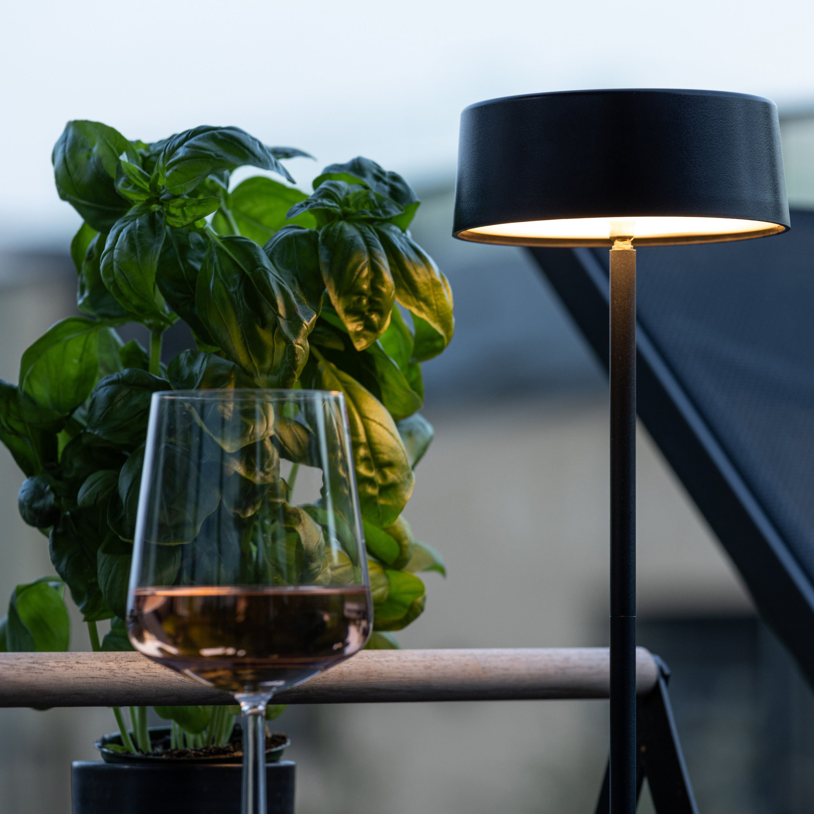 Bordslampa Venture Home Tern