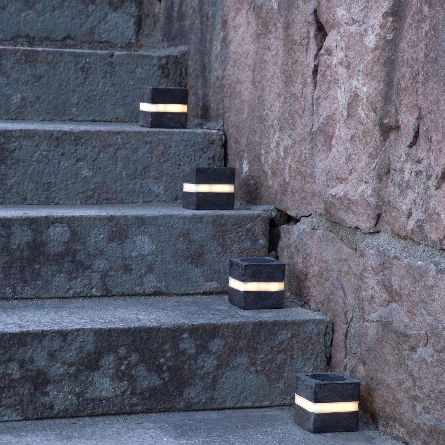 Solcellsdekoration Star Trading Stone Cube 8  cm MrkGr