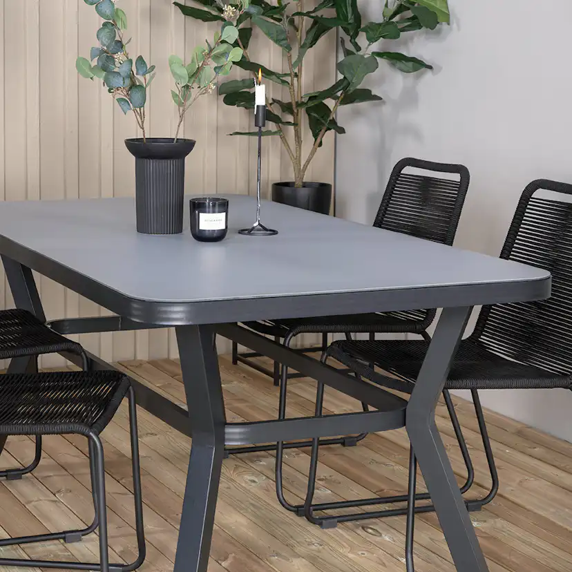 Matgrupp Venture Home Vyn med 4 Lumi Stapelbara Matstolar