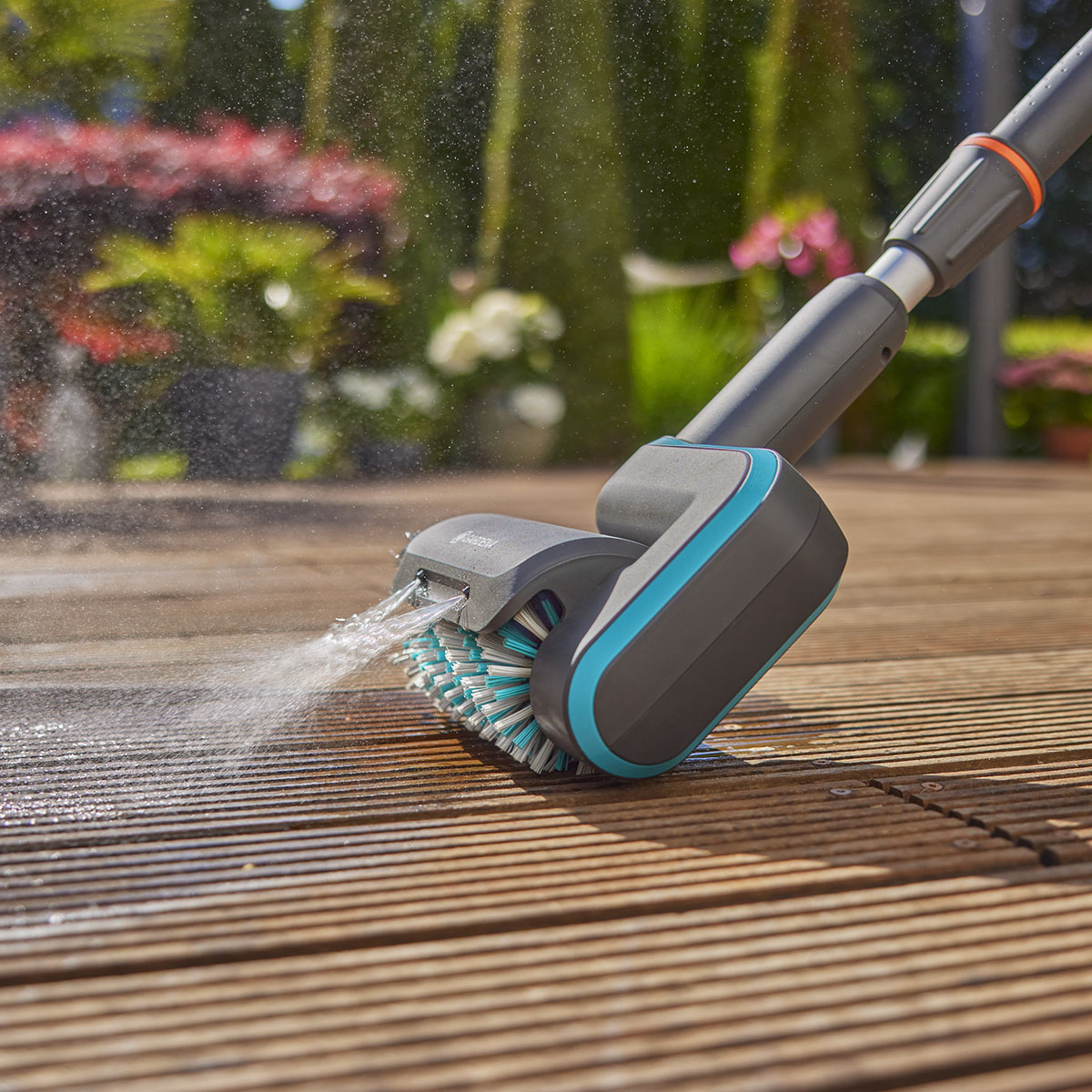 Altantvätt Gardena Batteridriven AquaBrush inkl. Batteri & Laddare