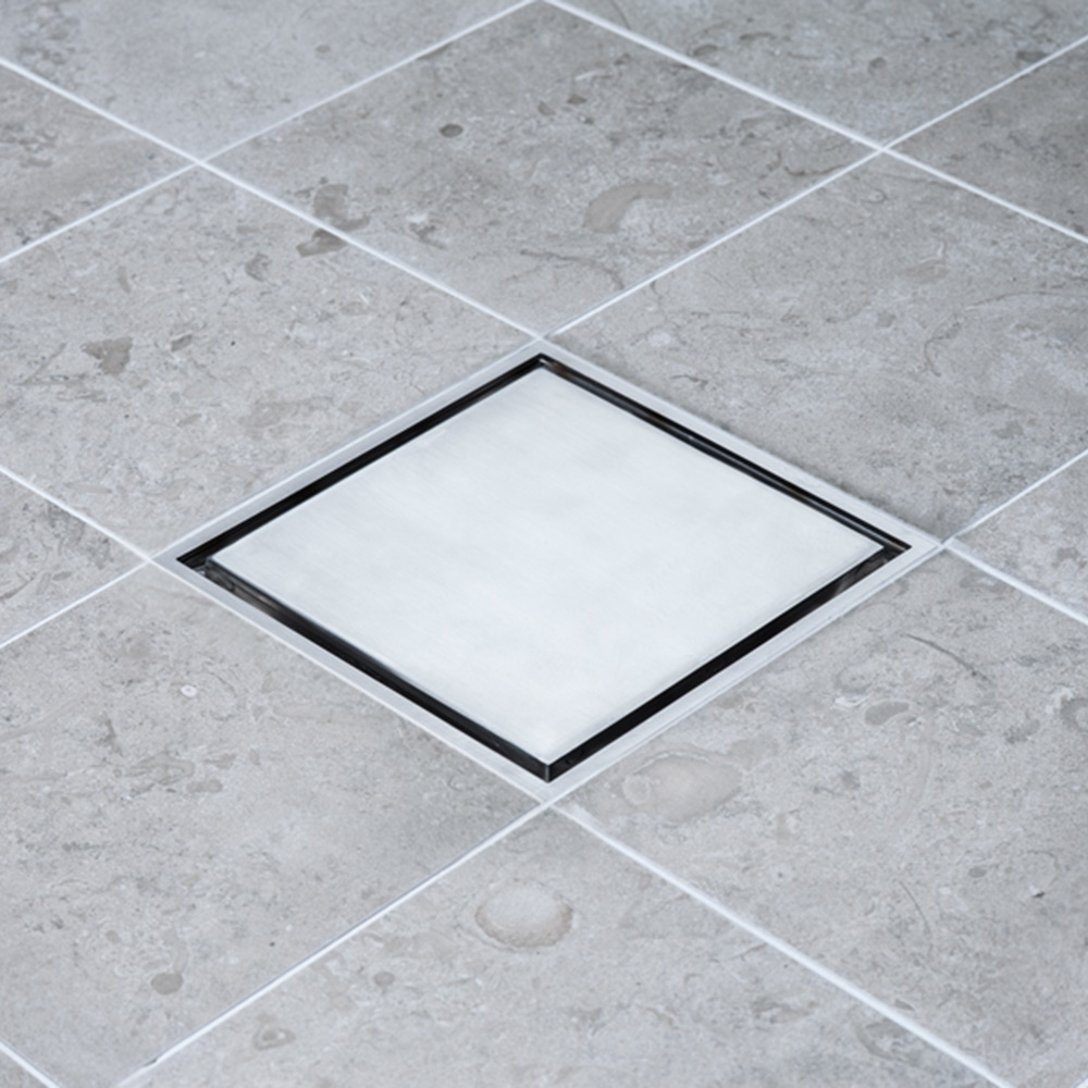 Golvbrunnsil Tebo Tile in Frame 147 Borstad