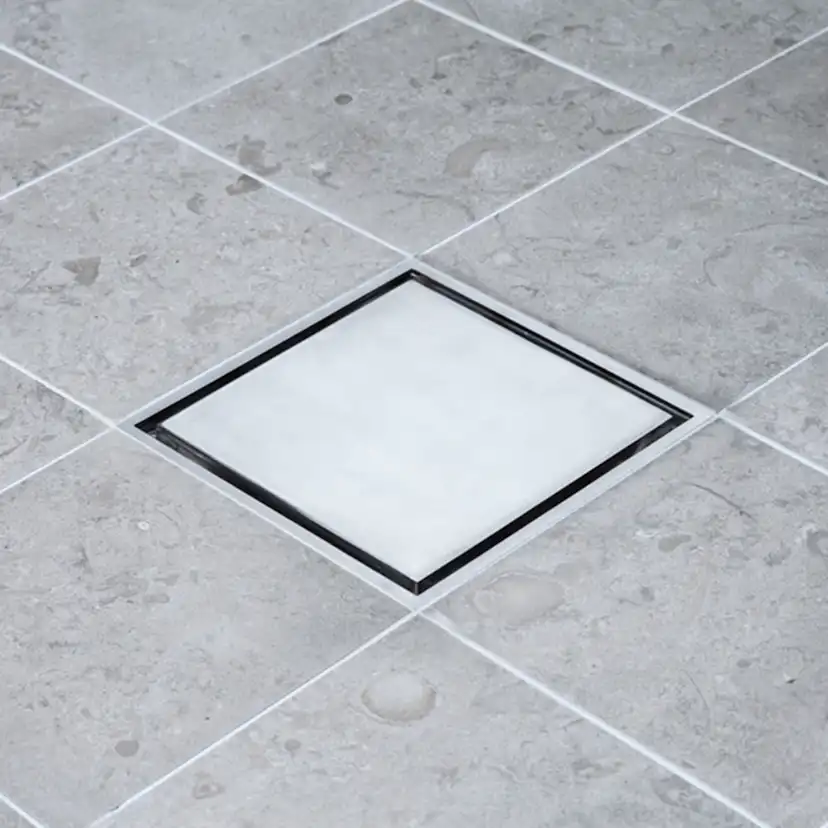 Golvbrunnsil Tebo Tile in Frame 147 Borstad