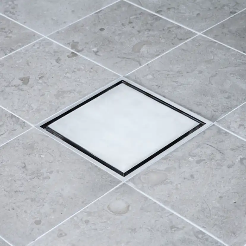 Golvbrunnsil Tebo Tile in Frame 147 Borstad