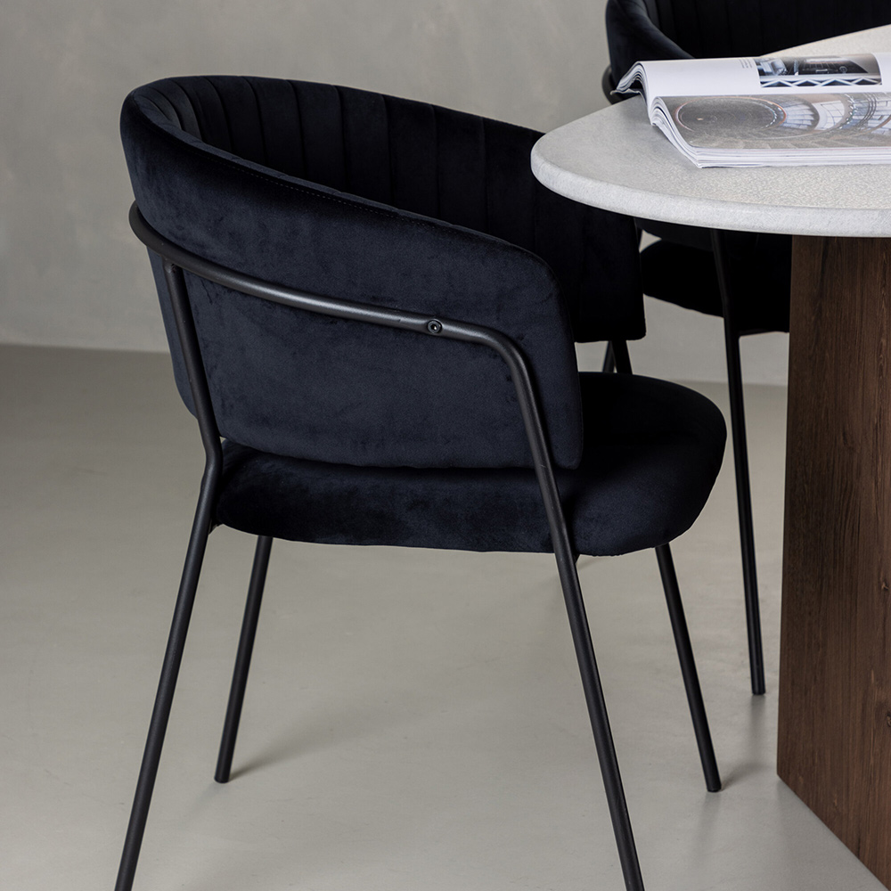 Matgrupp Venture Home Grönvik med 4 Selma Stolar