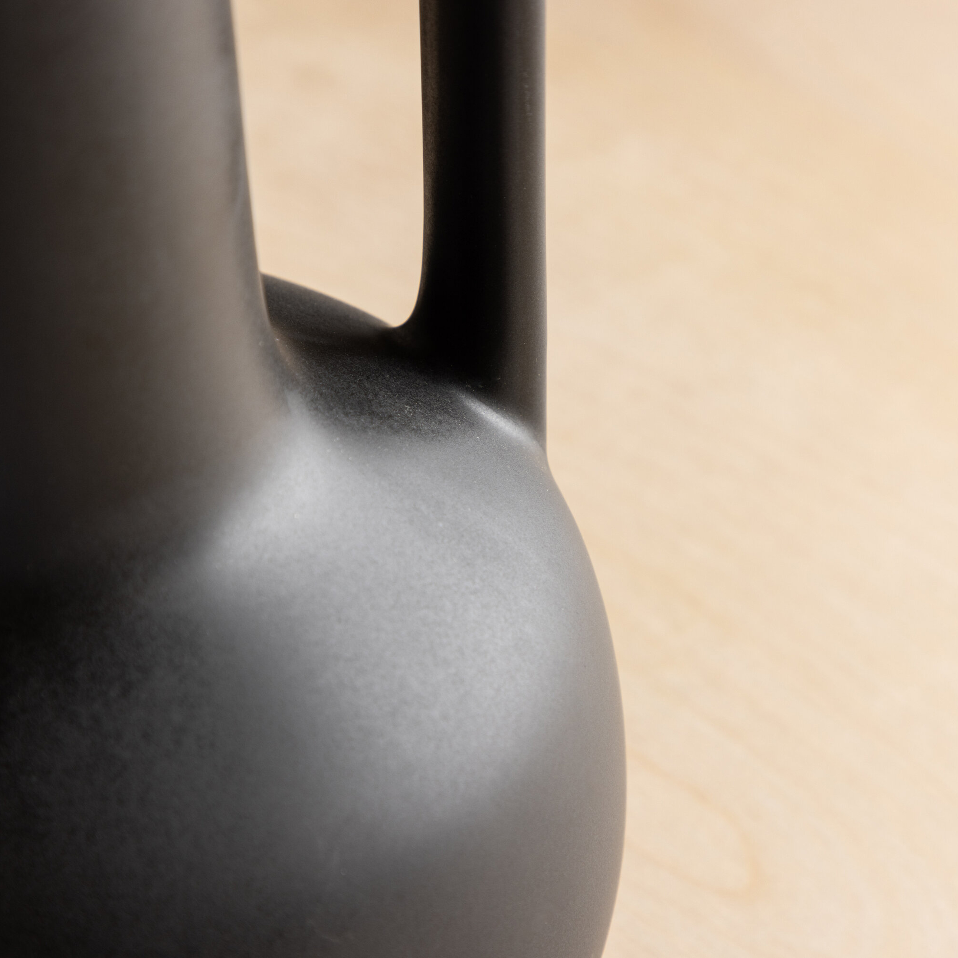 Allis Vase - Matte Black - 18*18*36 cm Svart