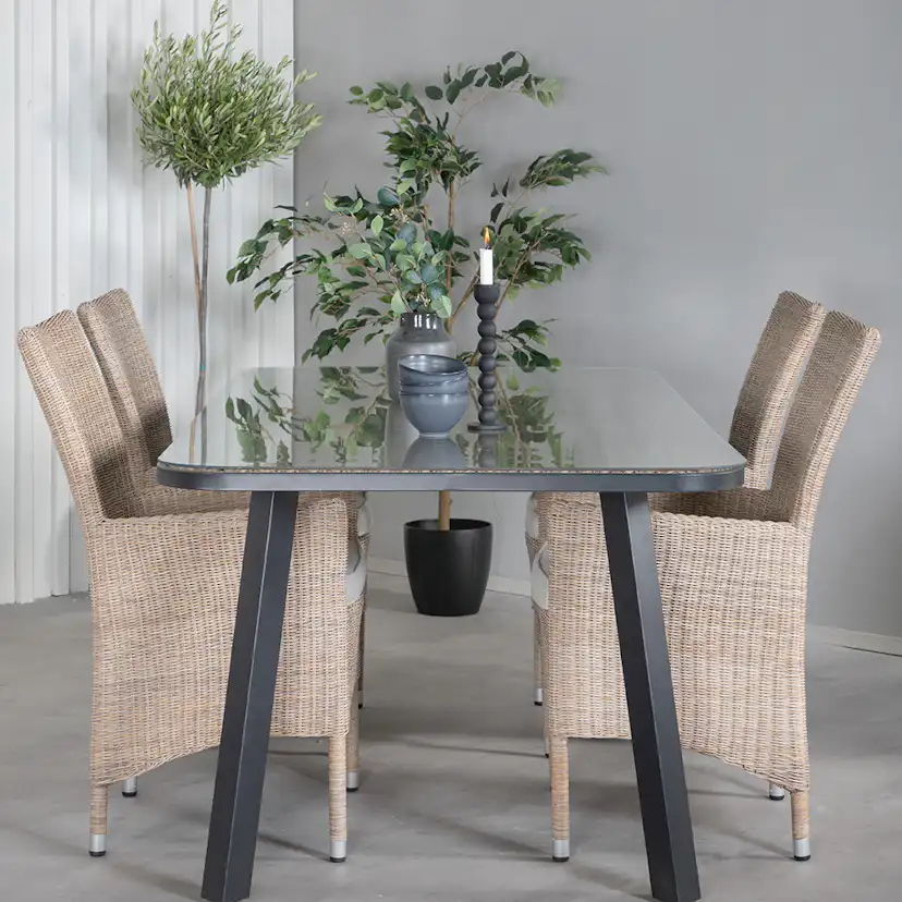 Matgrupp Venture Home Olle med 4 Tosca Matstolar