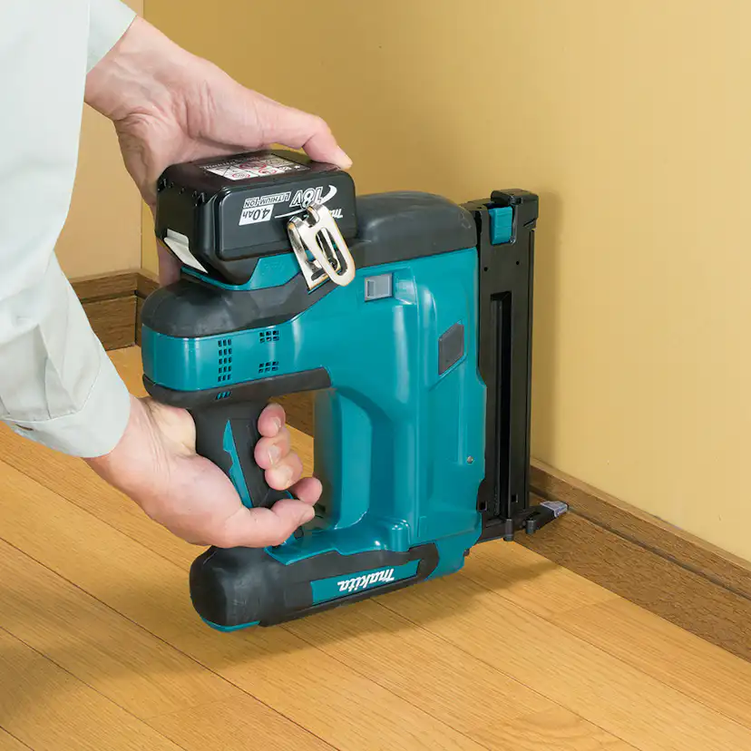 Dyckertpistol Makita LXT DBN500ZJ 18V utan Batteri