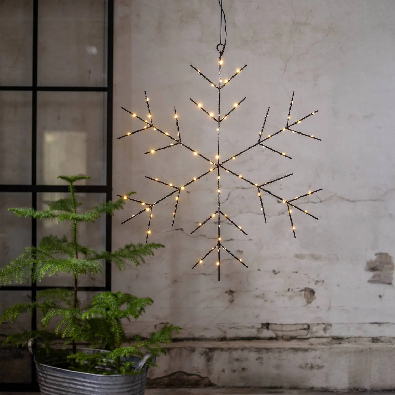 Hängande Dekoration Star Trading Niva Snöflinga i metall med LED