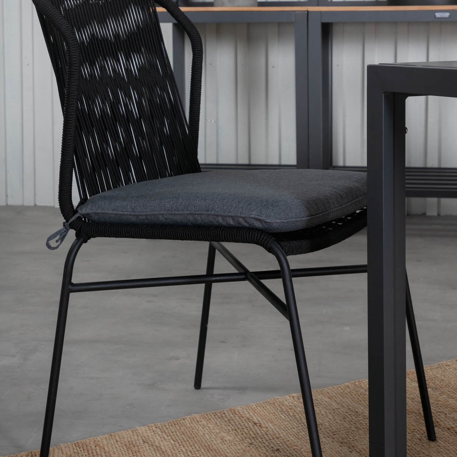 Matgrupp Venture Home Bront med 6 Jefferson Stapelbara Matstolar