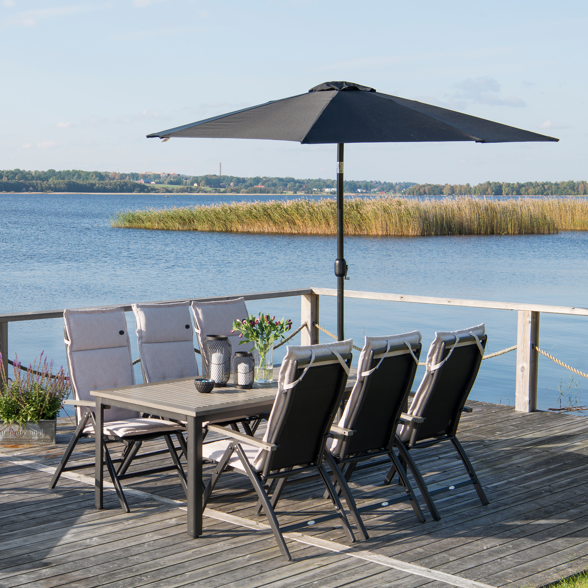 Parasoll Ute Hillerstorp Svart Aluminium Ø300 cm, Vev- & Tilt Funktion