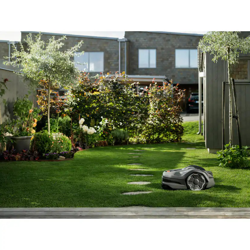 Robotgräsklippare Husqvarna Automower® 305E NERA med Slinglös Teknik