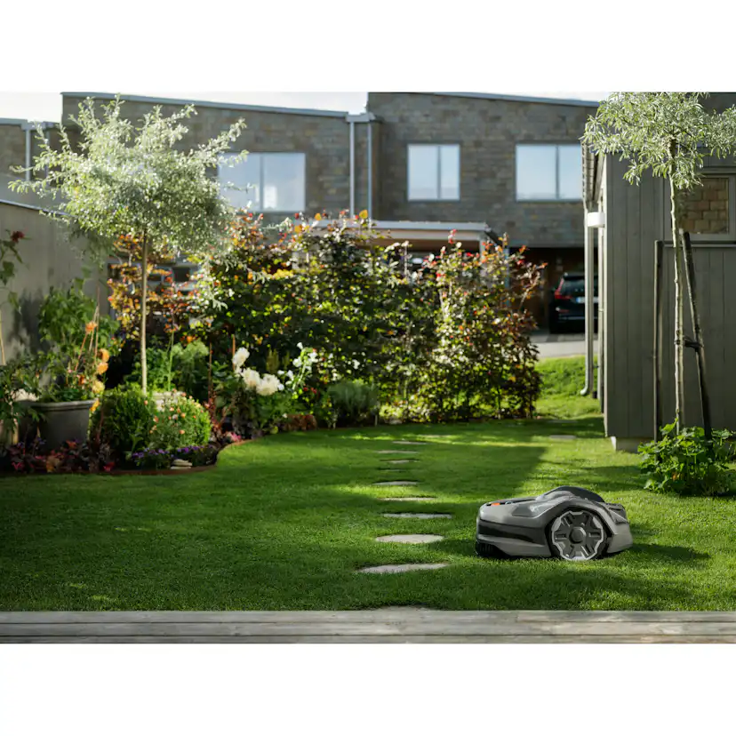 Robotgräsklippare Husqvarna Automower® 305E NERA med Slinglös Teknik