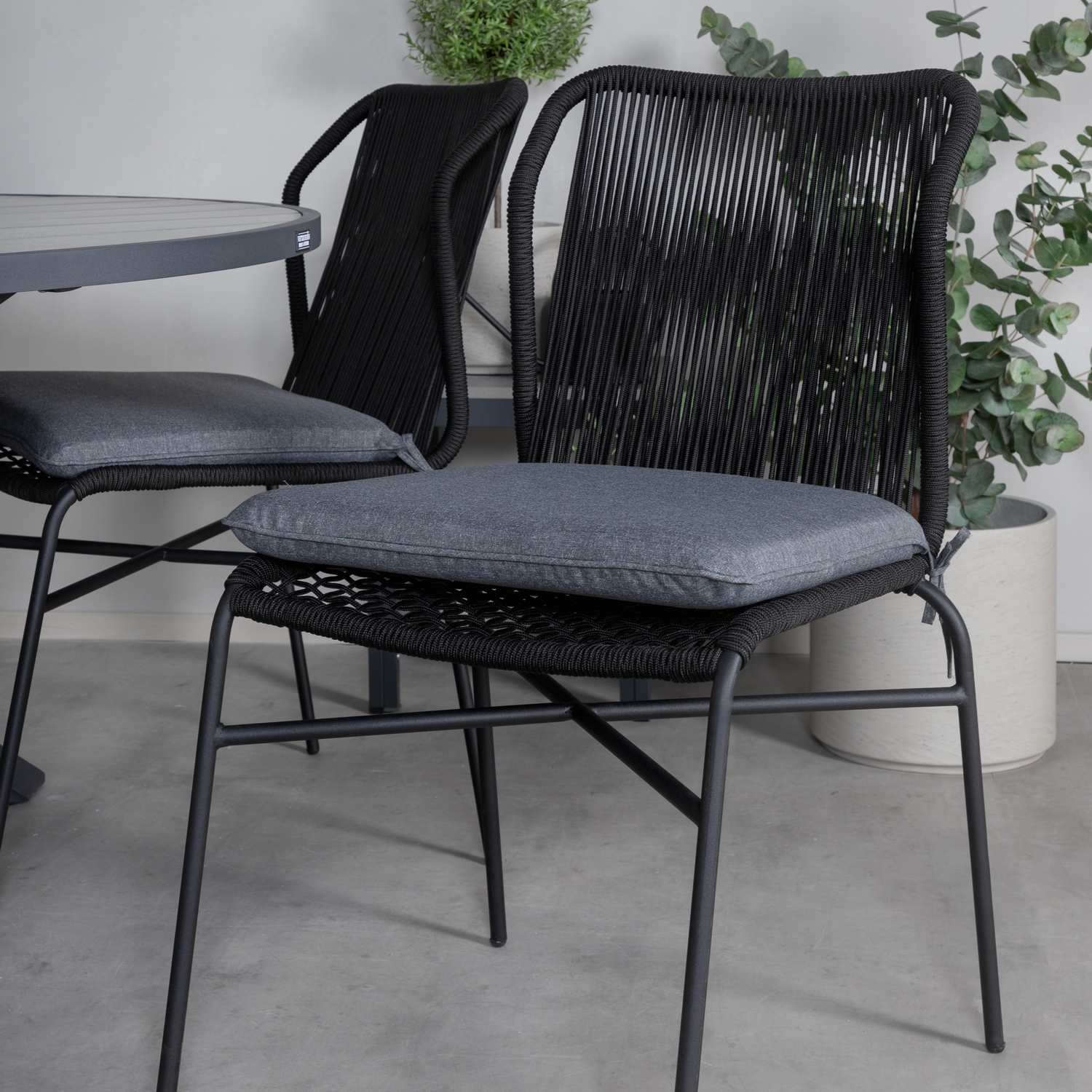 Matgrupp Venture Home Pincy med 6 Jefferson Stapelbara Matstolar