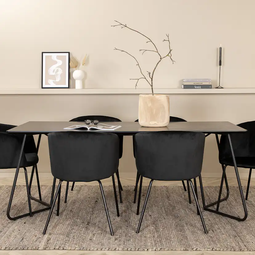 Matgrupp Venture Home Annika matbord och Bergen matstol