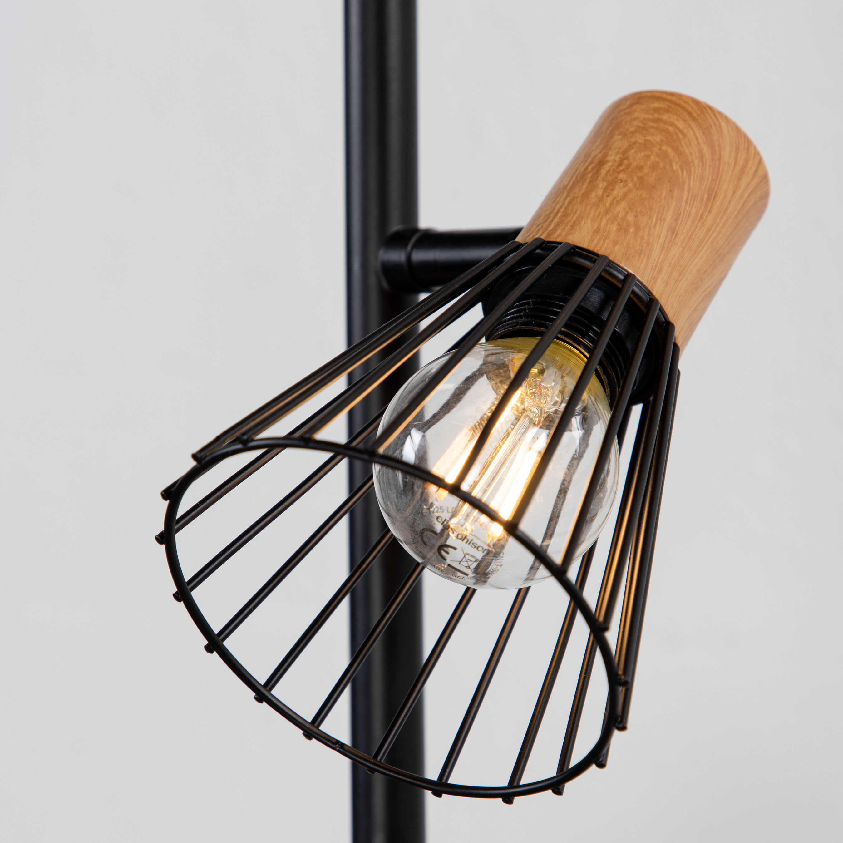 Golvlampa Venture Home Atticus