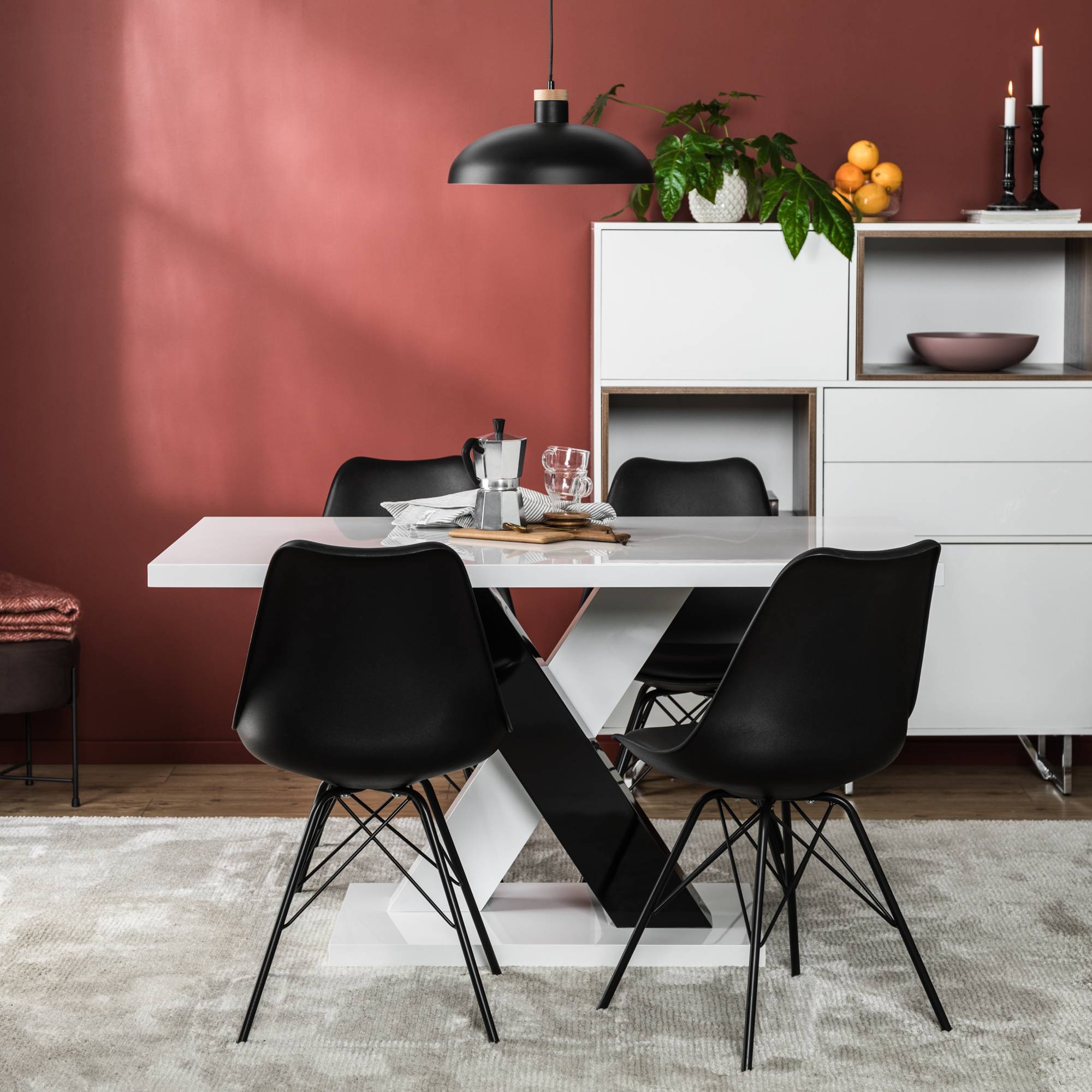 Matgrupp Scandinavian Choice Cesi Rektangulärt Matbord 140 cm med 4 Shell Matstol