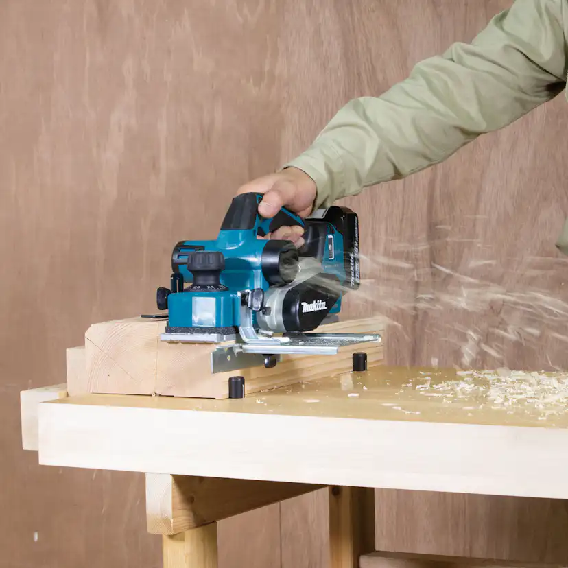 Hyvel Makita LXT DKP181Z 82 mm utan Batteri