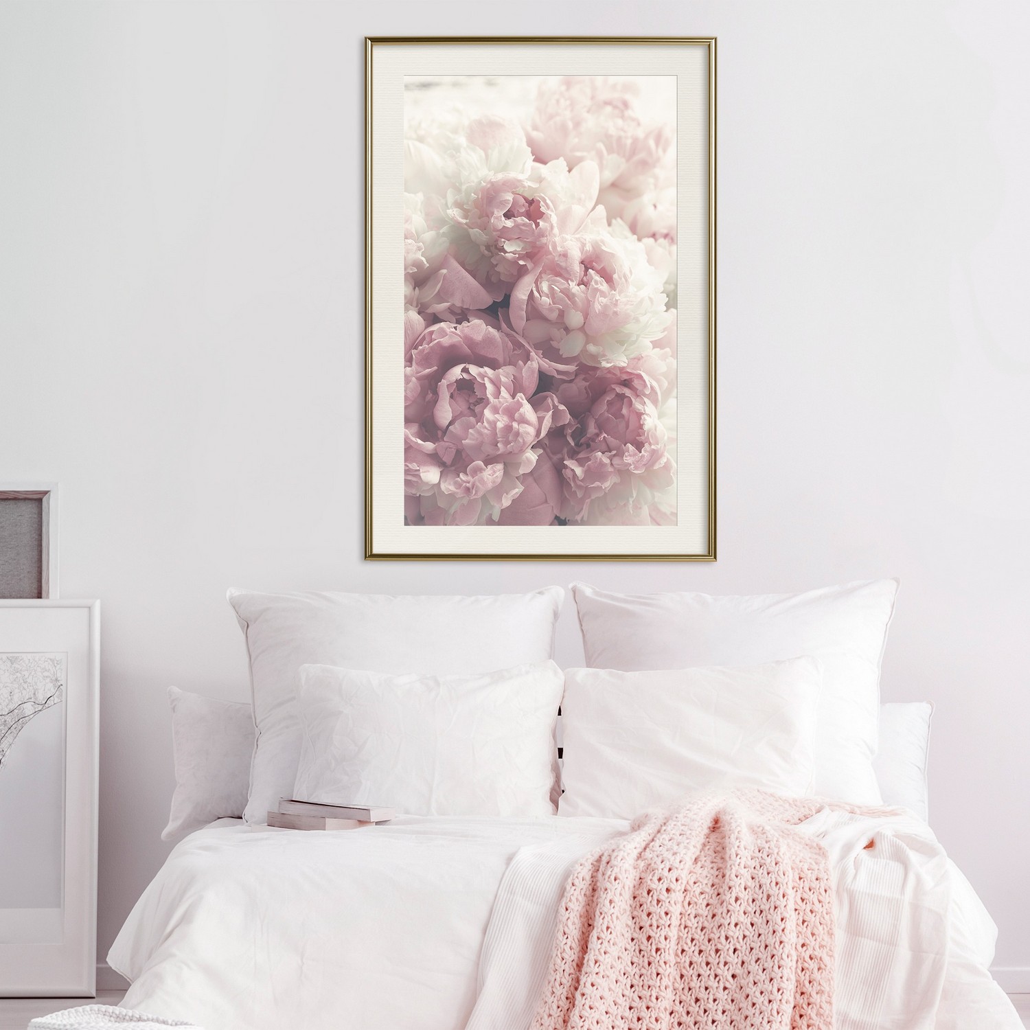 Affisch - Delicate Peonies [Poster] 40x60 Guld ram med passepartout, 40x60 cm