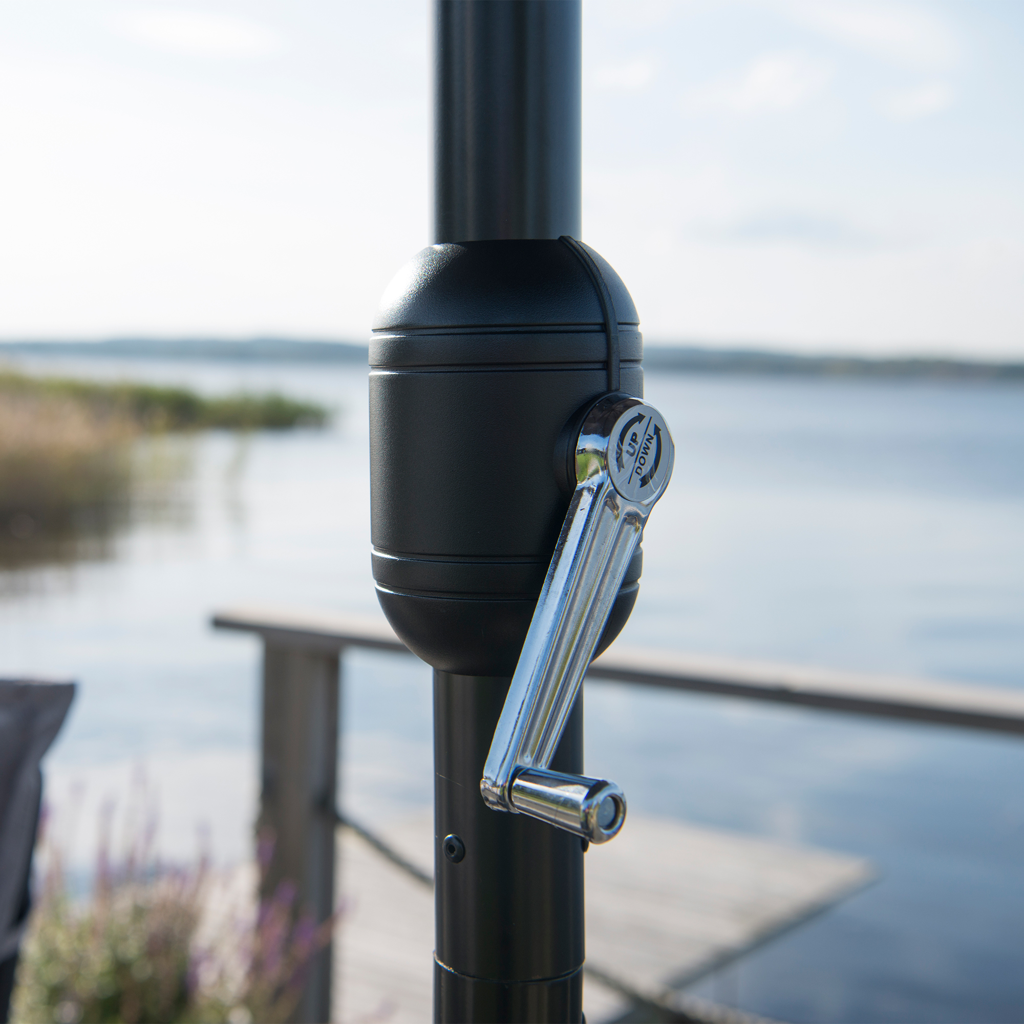 Parasoll Ute Hillerstorp Svart Aluminium Ø300 cm, Vev- & Tilt Funktion