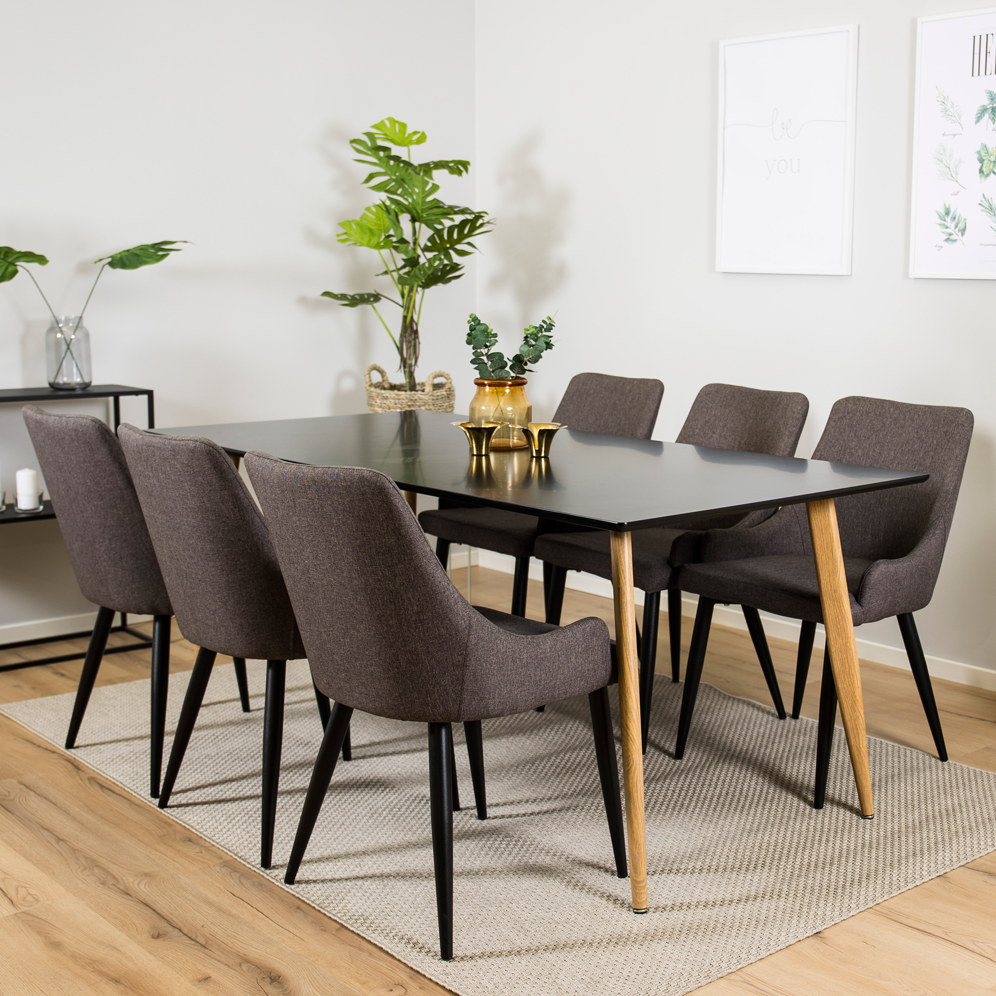 Matgrupp Venture Home Pobbie med 6 Plake Stolar