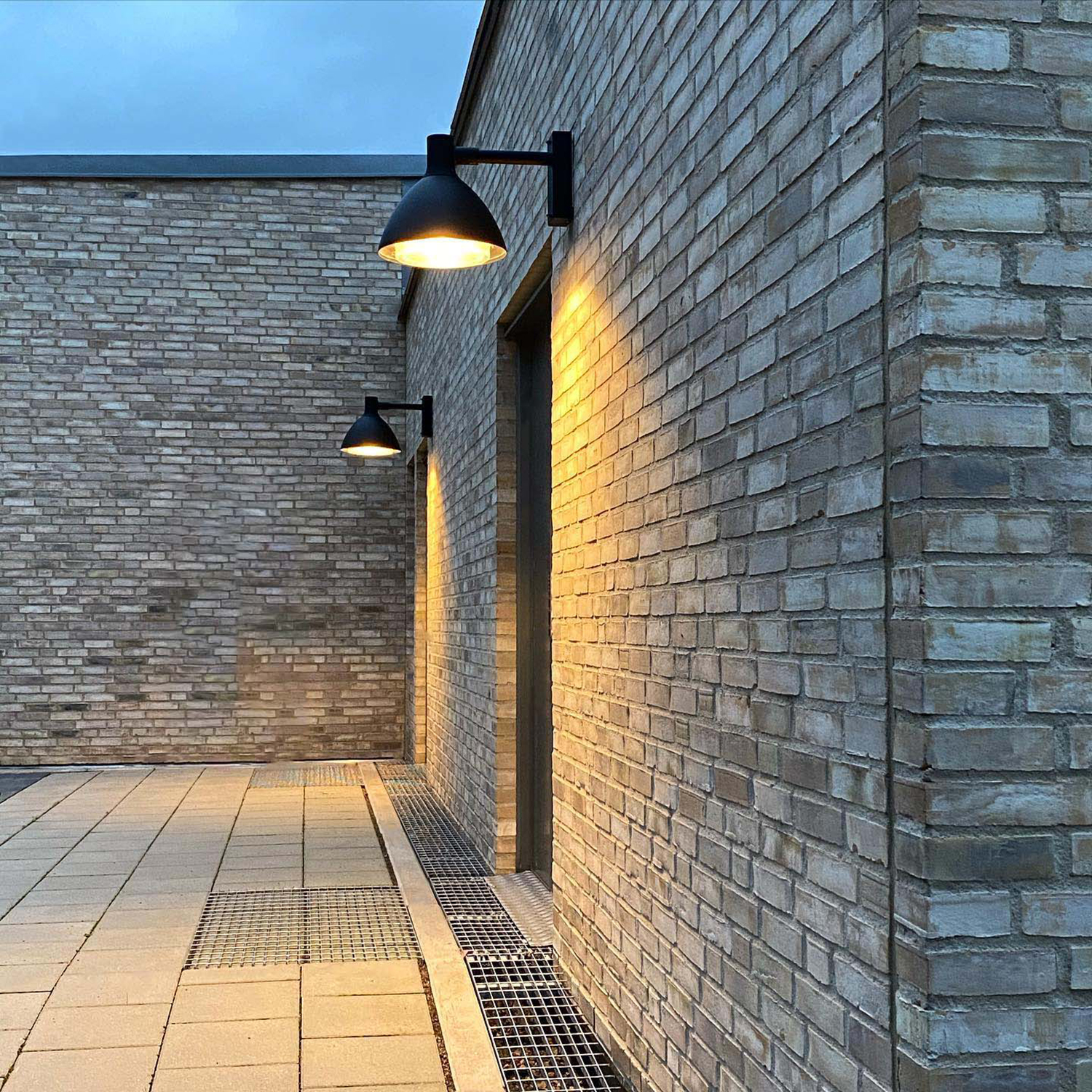 VÄGGARM ARK MEDI LED ALUGRÅ Grå