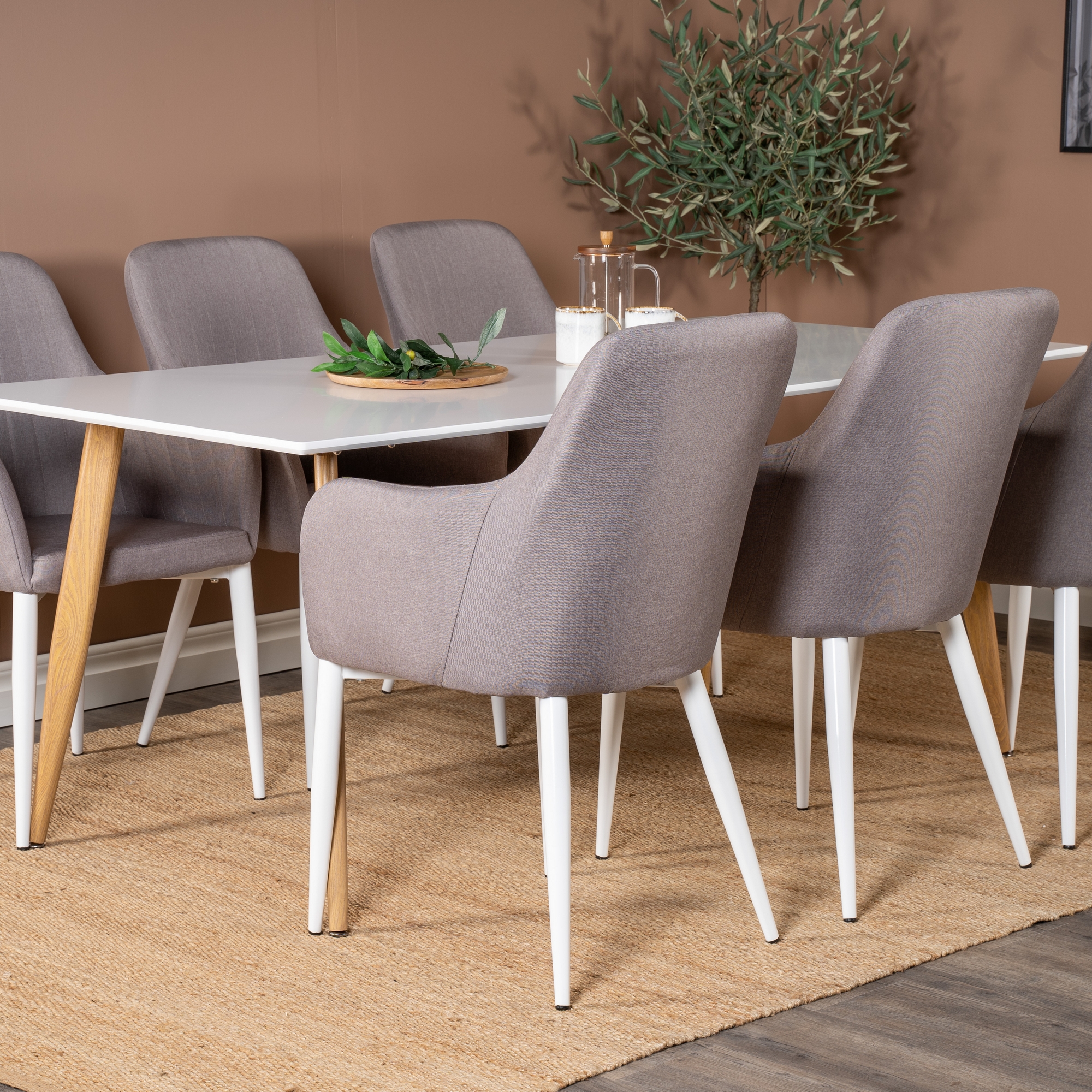 Matgrupp Venture Home Pobbie med 6 Corina Stolar