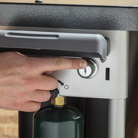 Kolgrill Weber Performer Deluxe GBS Svart Klotgrill med Gasoltändning & Gourmet BBQ System