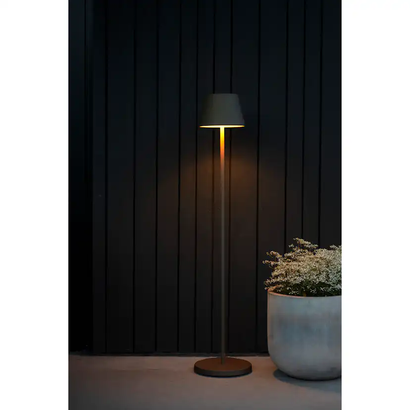 Golvlampa Gnojsö Konstsmide Pomezia M USB