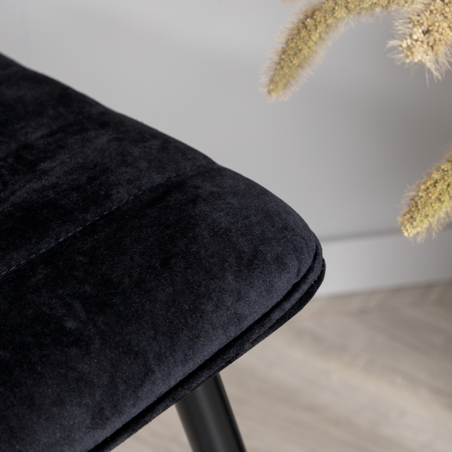 Windu Lyx Chair - Black / Black Velvet Svart