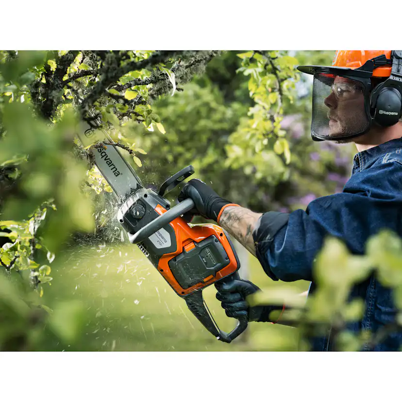 Motorsåg Husqvarna 215i Med Batteri & Laddare