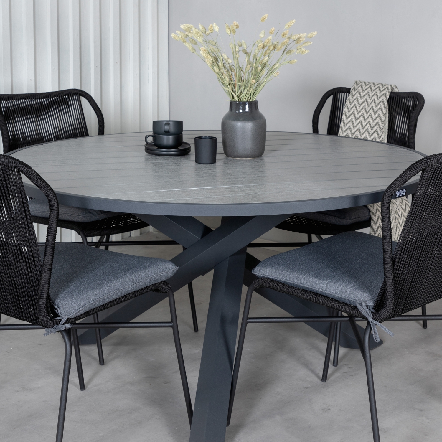 Matgrupp Venture Home Pincy med 4 Jefferson Stapelbara Matstolar