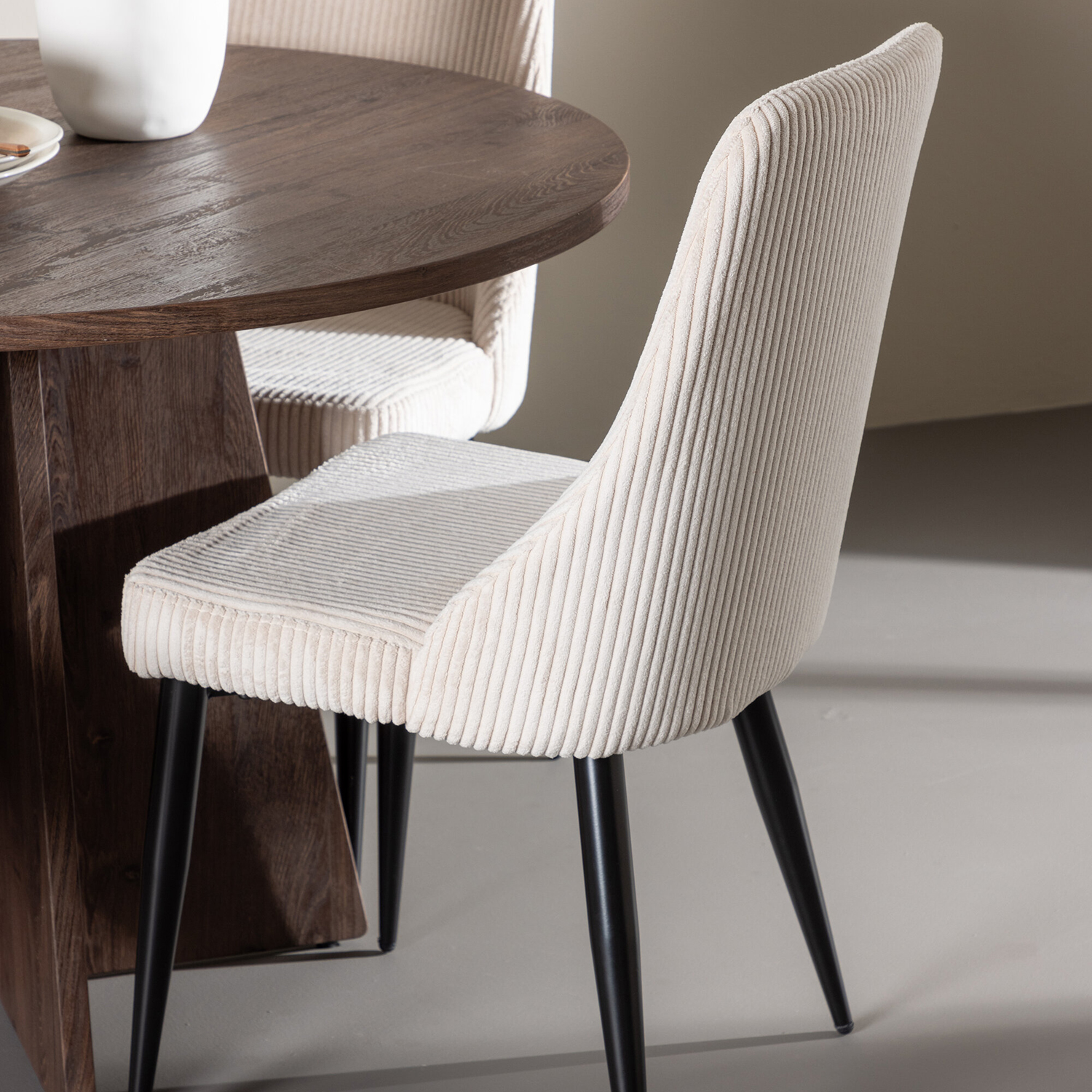 Matgrupp Venture Home Bootcut Ø110 med 4 st Leone Stolar