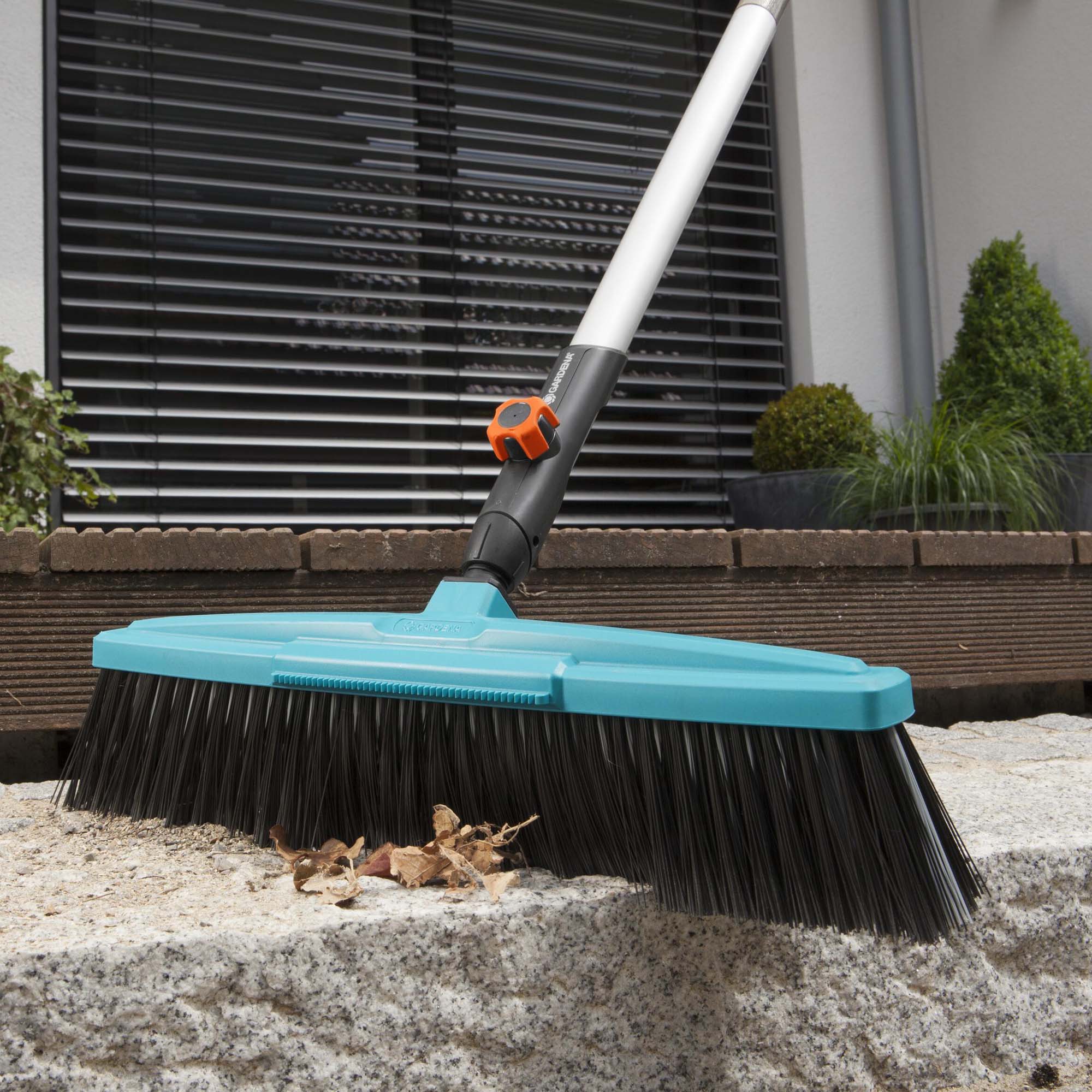 Premiumpaket Gardena Combisystem Räfsa & Kratta Med Luckrare & Förvaring