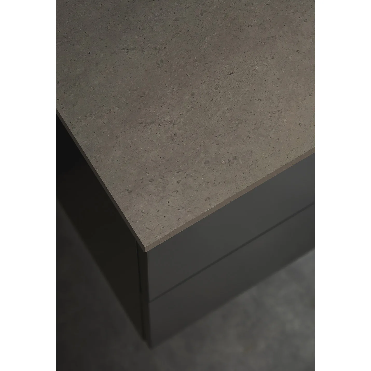 BÄNKSKIVA 1410X462X12 HÖGER HÅL BRASS RELISH SUEDE Bredd: 1410 mm, Höger