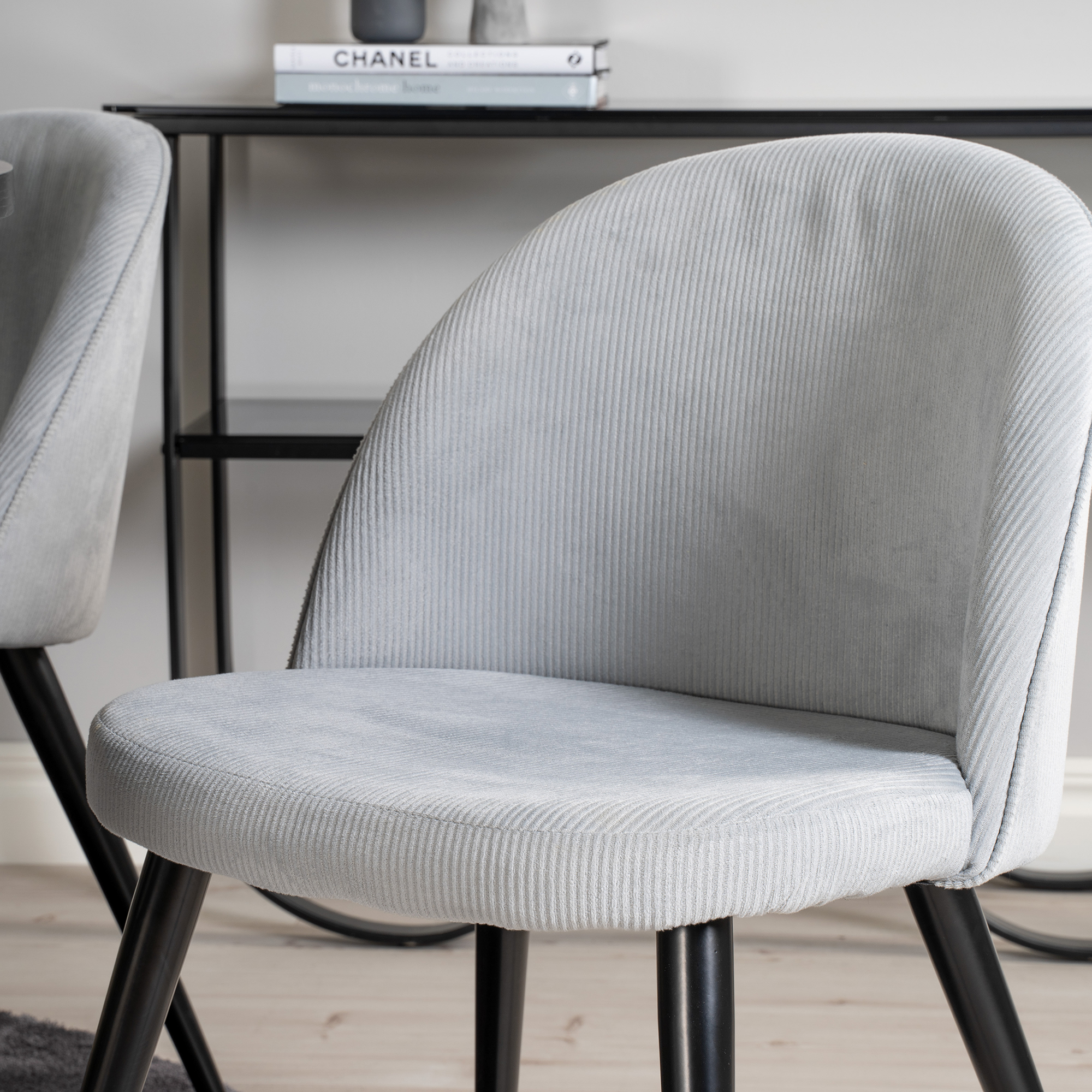 Matgrupp furniture/fashion Copenhagen med 6 Valentina Stolar