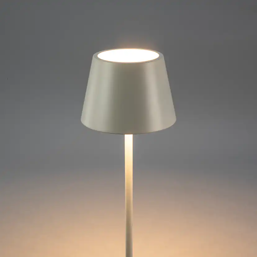 Golvlampa Gnojsö Konstsmide Pomezia M USB