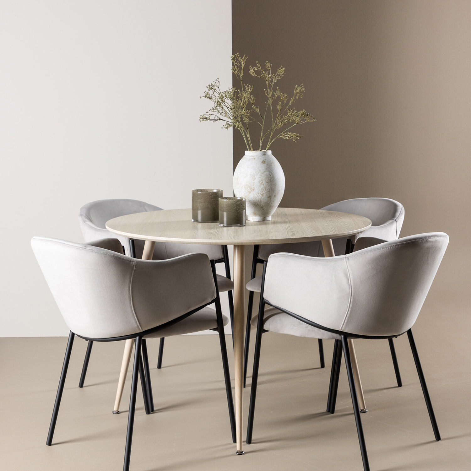 Matgrupp Venture Home Plaza Ø100 med 4 st Evelina Stolar