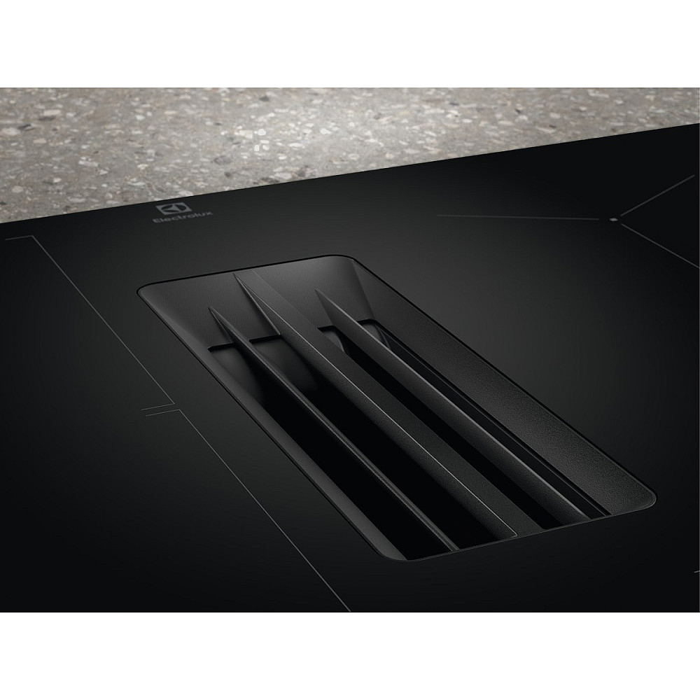 Induktionshäll Electrolux HHHB760S med Inbyggd Fläkt Svart