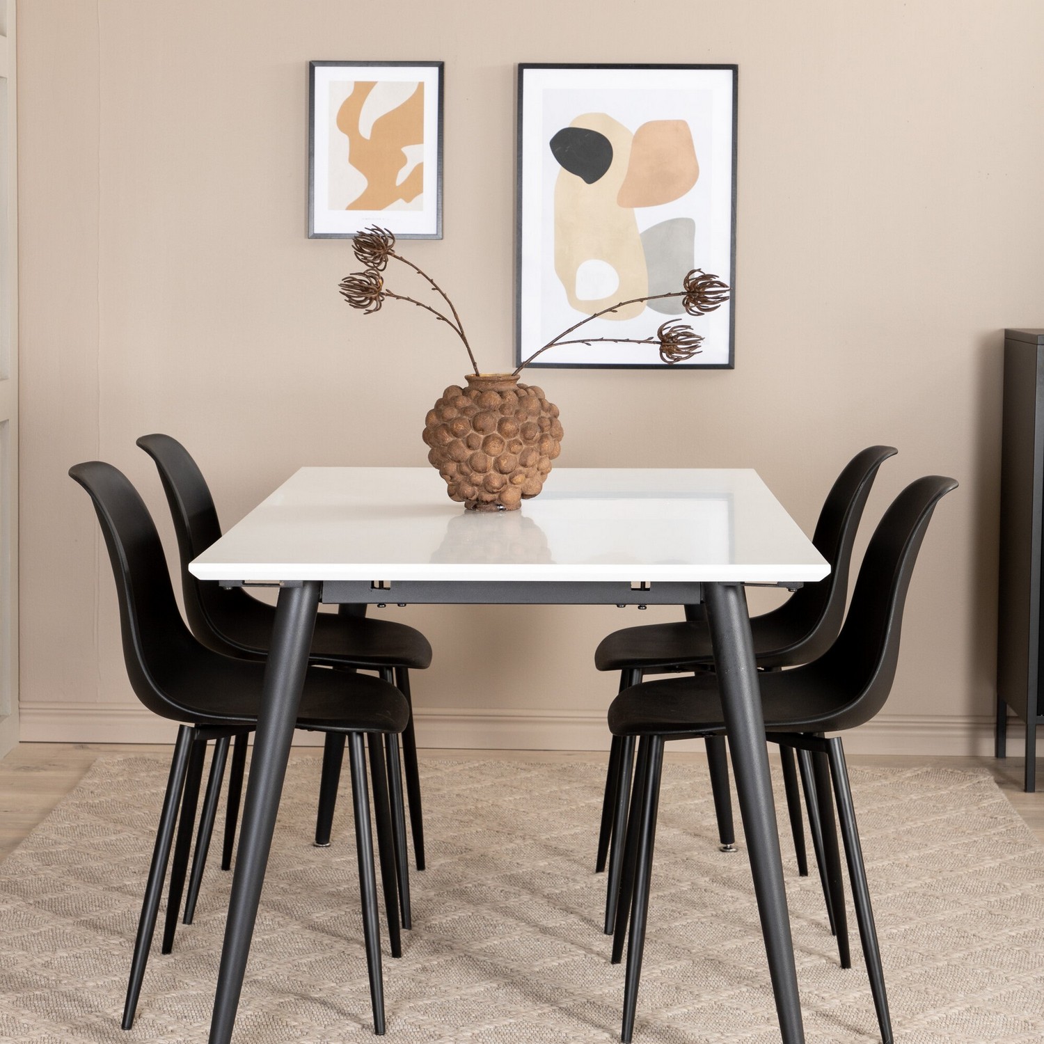 Matgrupp Venture Home Jolie med 4 Pobbie Stolar Järn