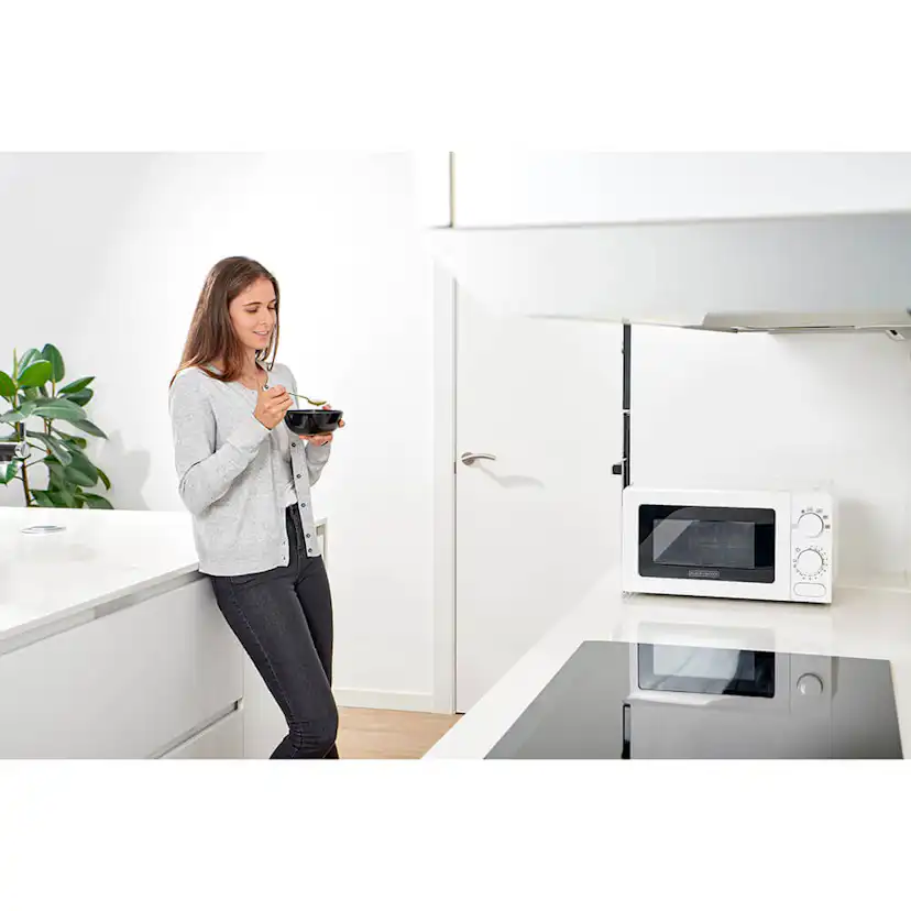 Mikrovågsugn BLACK+DECKER 20L 700W Vit