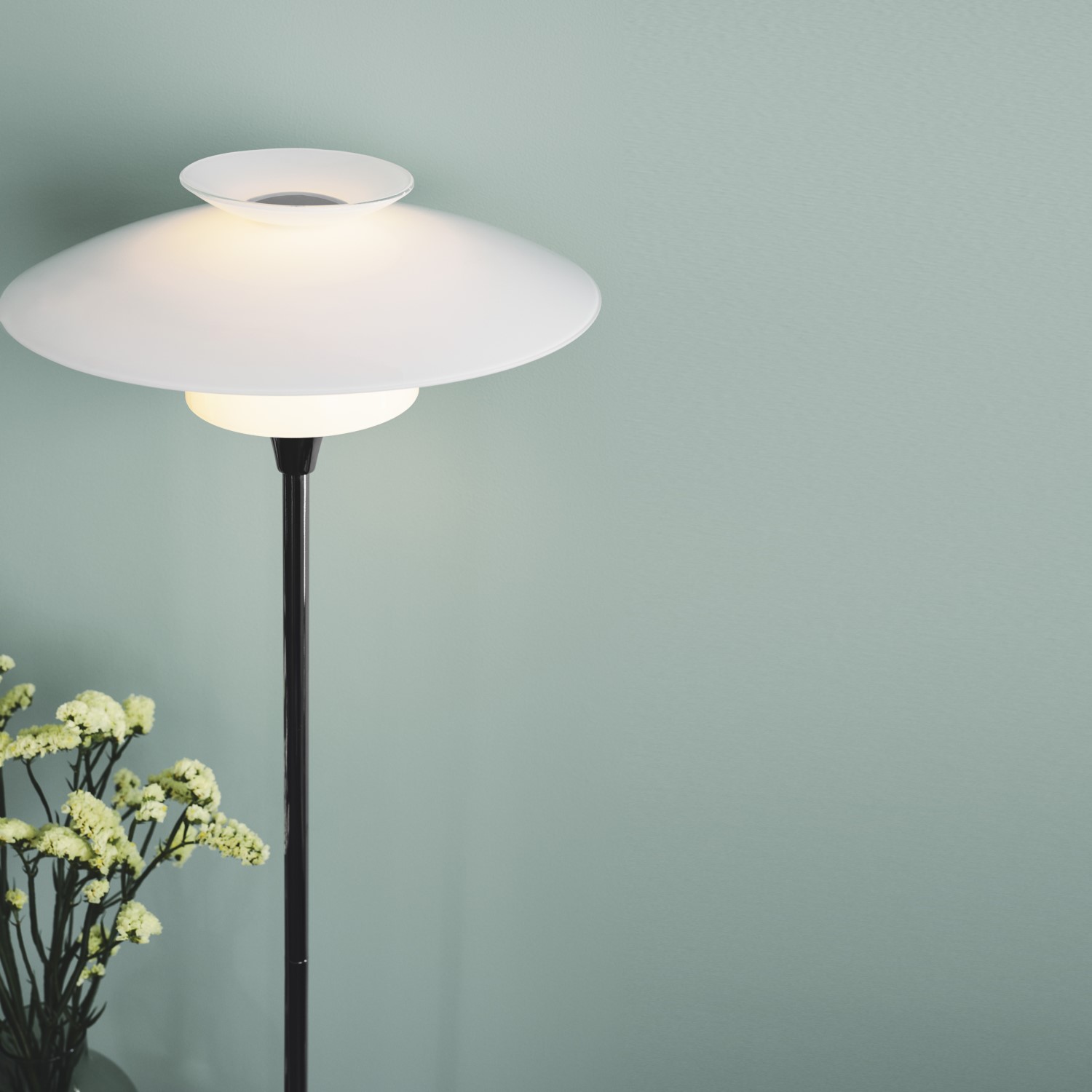 Golvlampa Halo Design Scandinavia Ø40 cm Opal/Krom