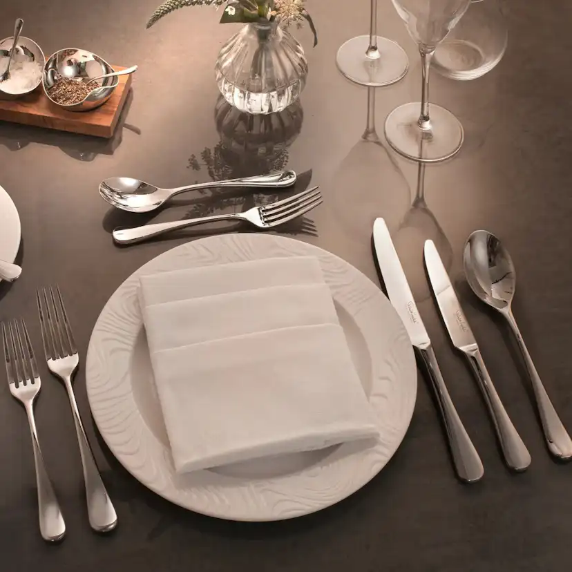 Bestickset Robert Welch Radford 84 Delar
