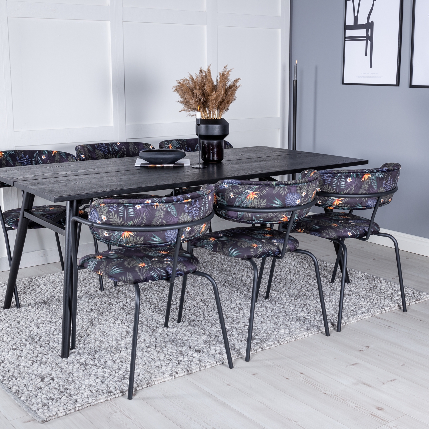 Matgrupp Venture Home Salt med 6 Aris Karmstolar