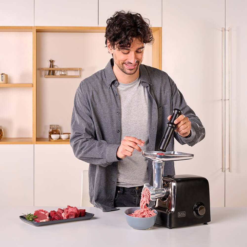 Köttkvarn Black+Decker 2200W 2 Effektnivåer & Backfunktion