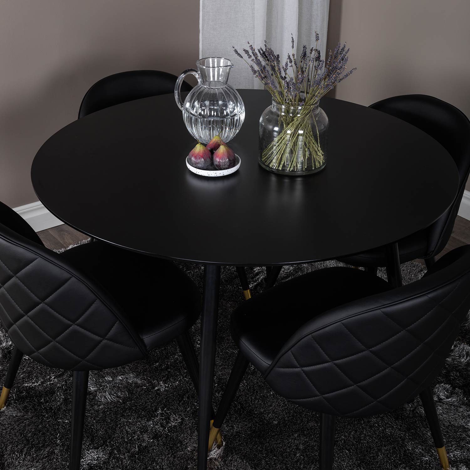 Matgrupp Venture Home Silvia med 4 Valentina Stolar Konstläder Runt