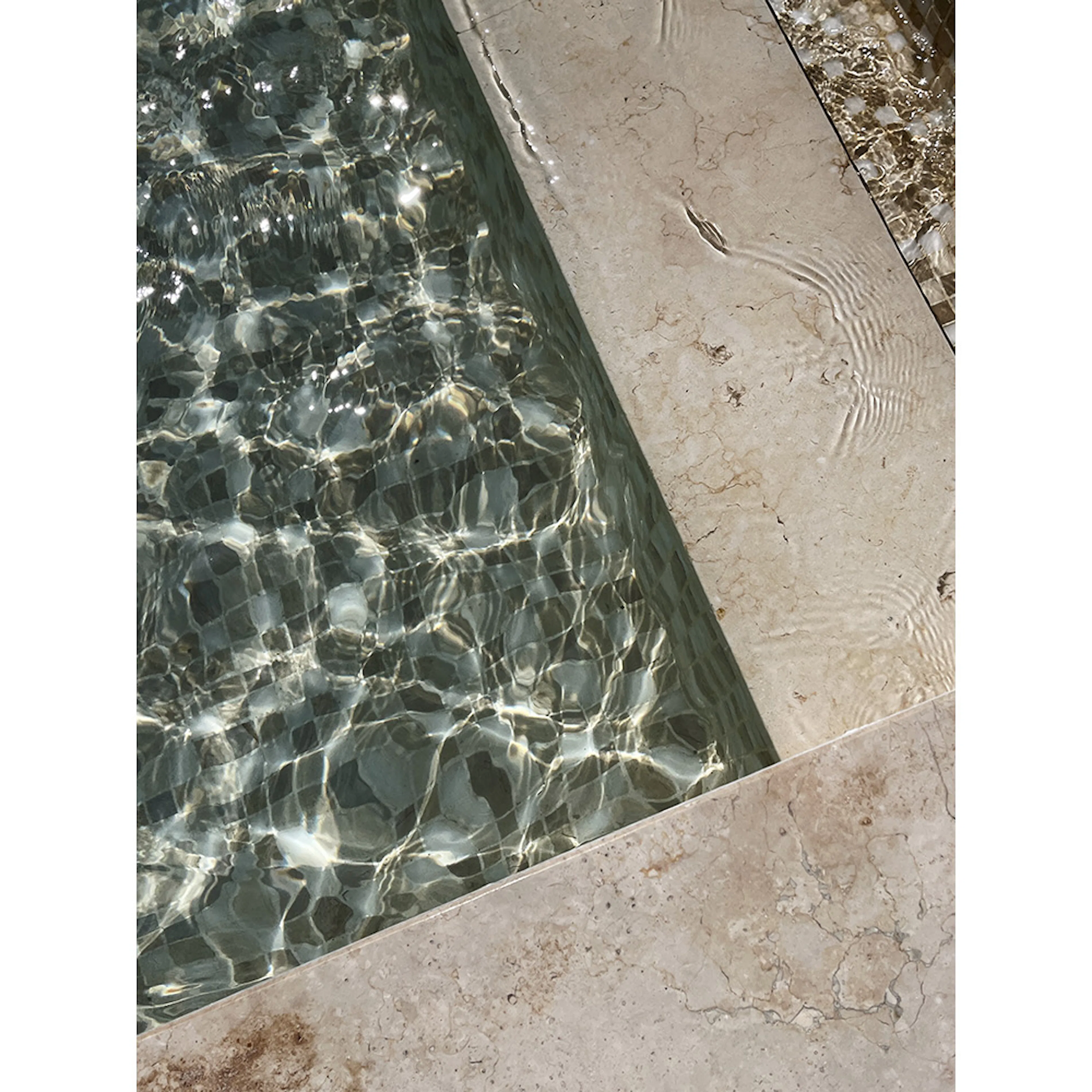 Posters Venture Home Pool Beige