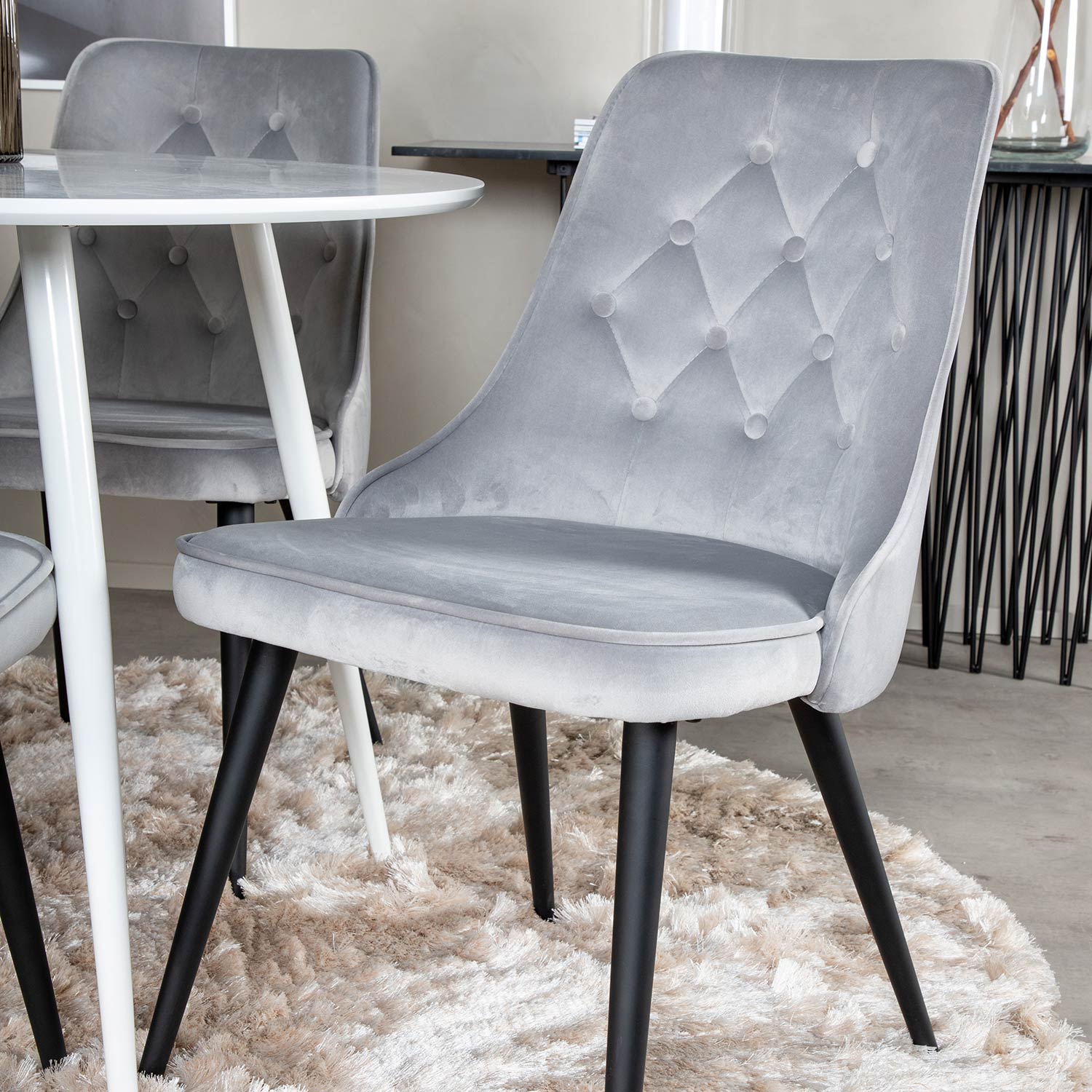 Matgrupp Venture Home Plake med 4 Vera Stolar Sammet Runt