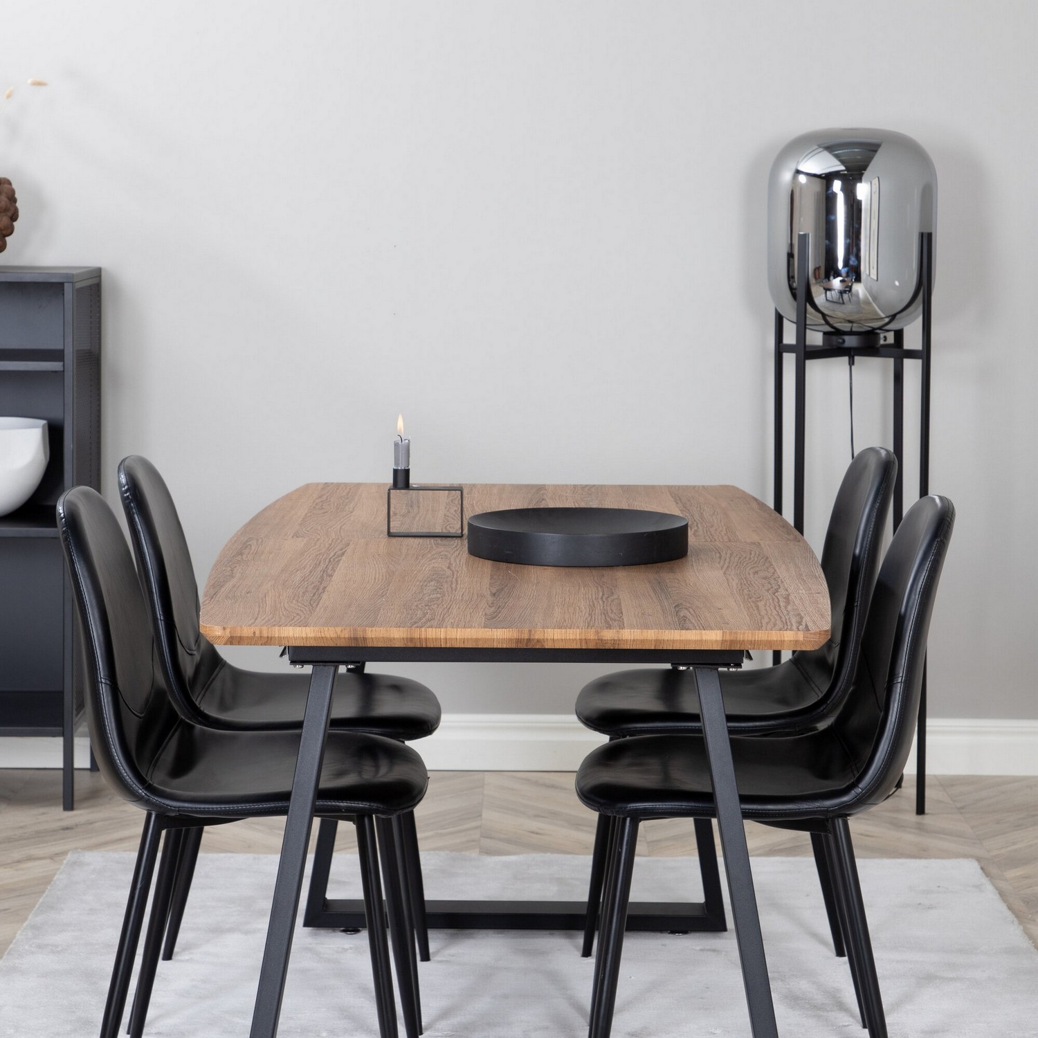 Matgrupp Venture Home Ina med 4 Pobbie Stolar Konstläder Svart