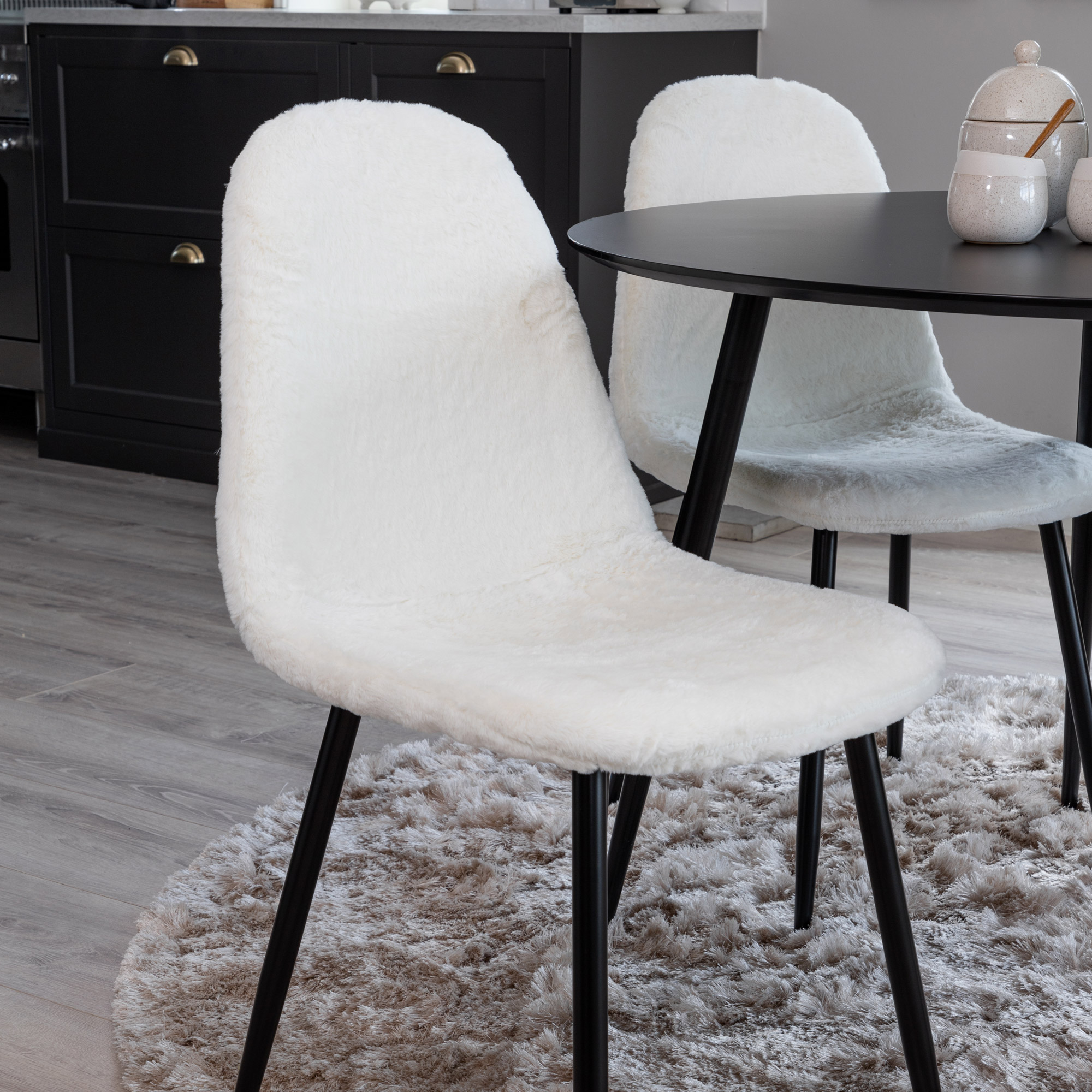 Matgrupp Venture Home Silvia med 4 Pooya Stolar